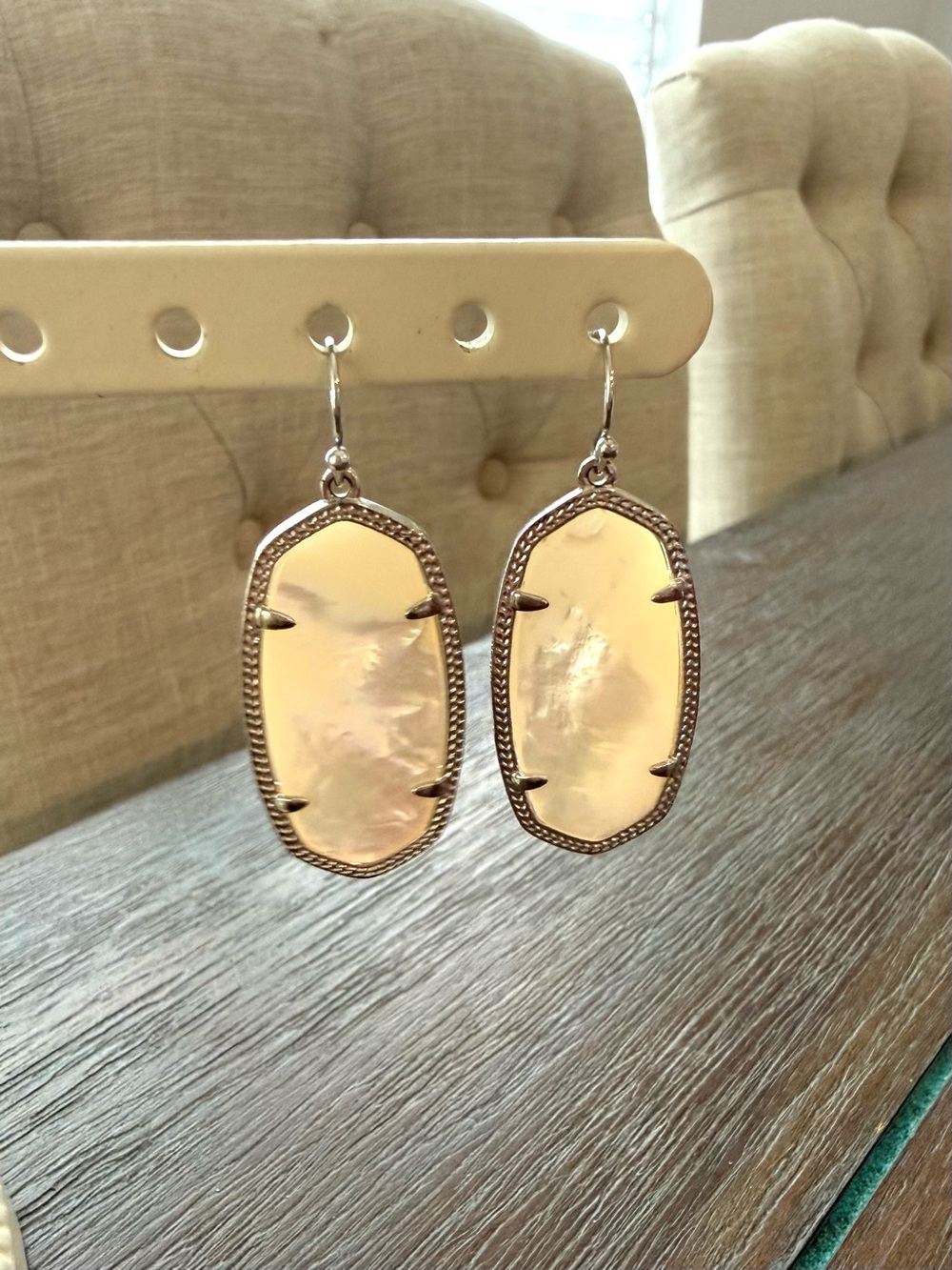 Kendra Scott Cream Mother-of-Pearl Danielle Drop Earrings in Silver-Tone